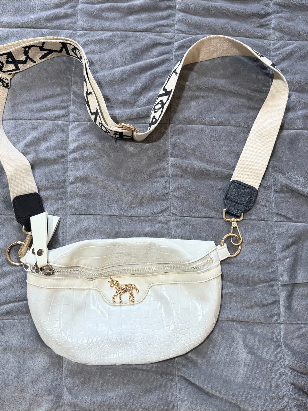 White Croc Embossed Shoulder Bag Gold Horse Wide Strap Y2K